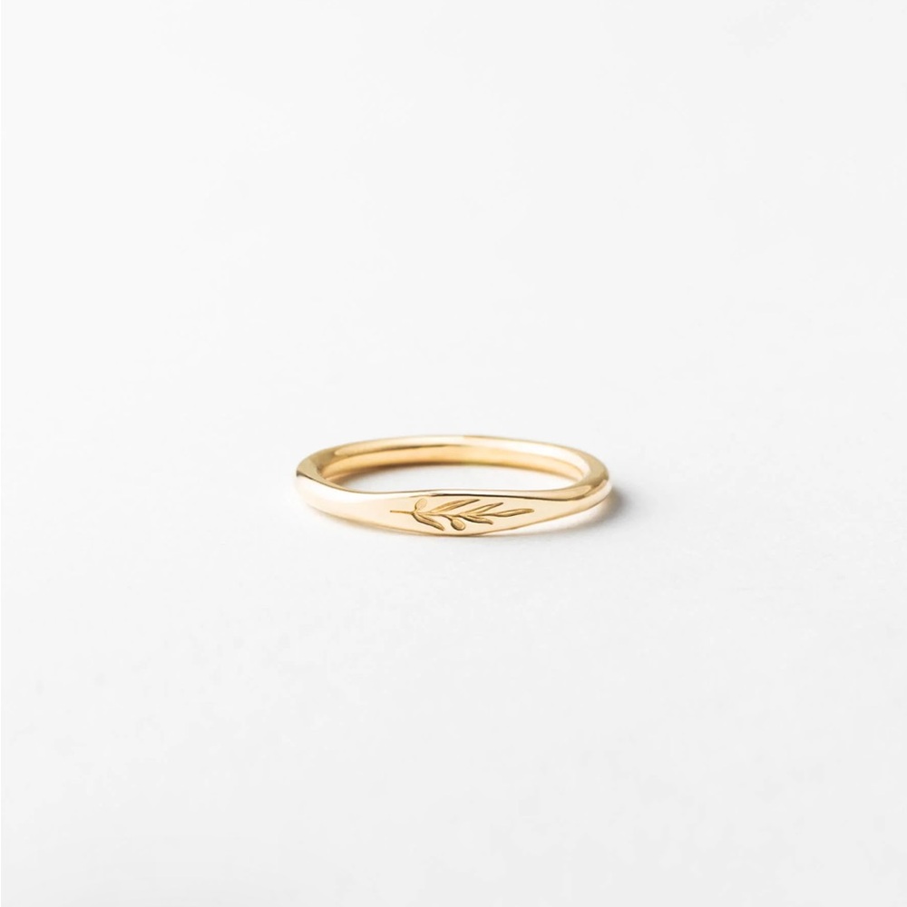 Delicate Gold Leaf Women's Ring